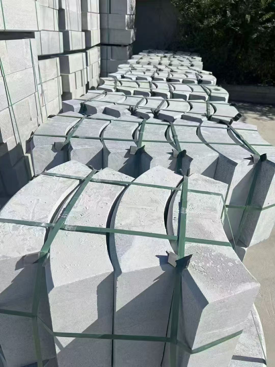 聊城 芝麻灰弧形路沿石