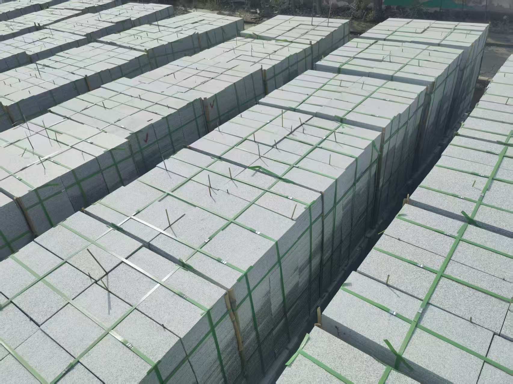 聊城 芝麻白1.8公分火烧300*600地铺，清仓大甩卖