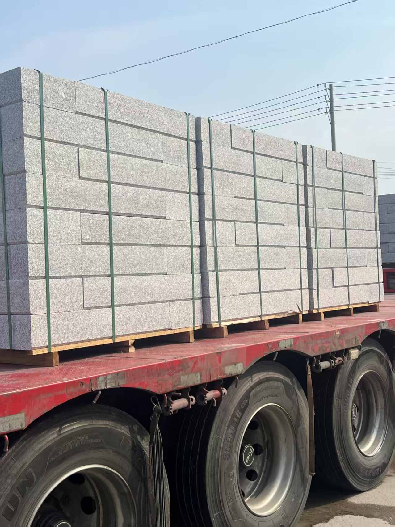 聊城 芙蓉白路沿石装车