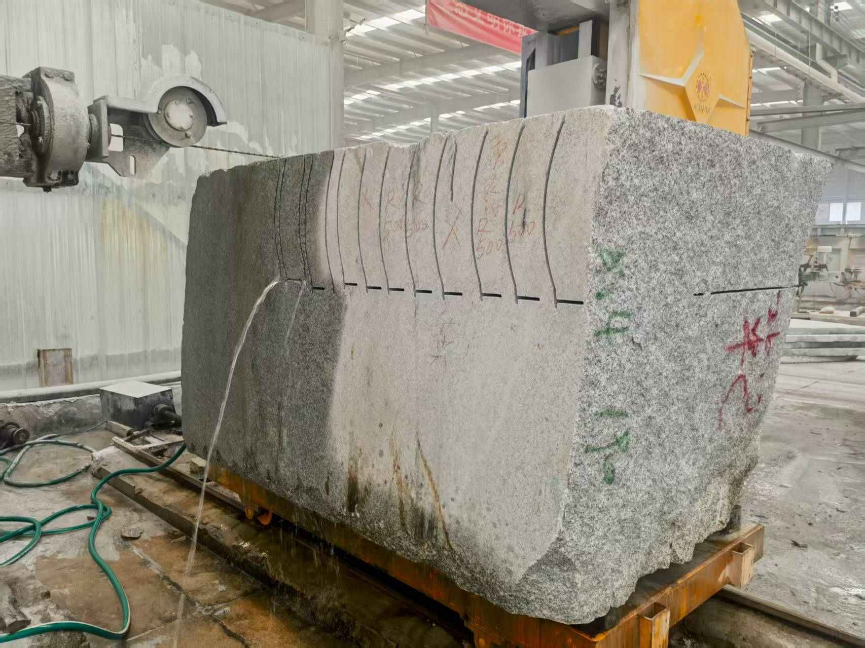 聊城 602，大花芙蓉白，绳锯加工弧形路沿石