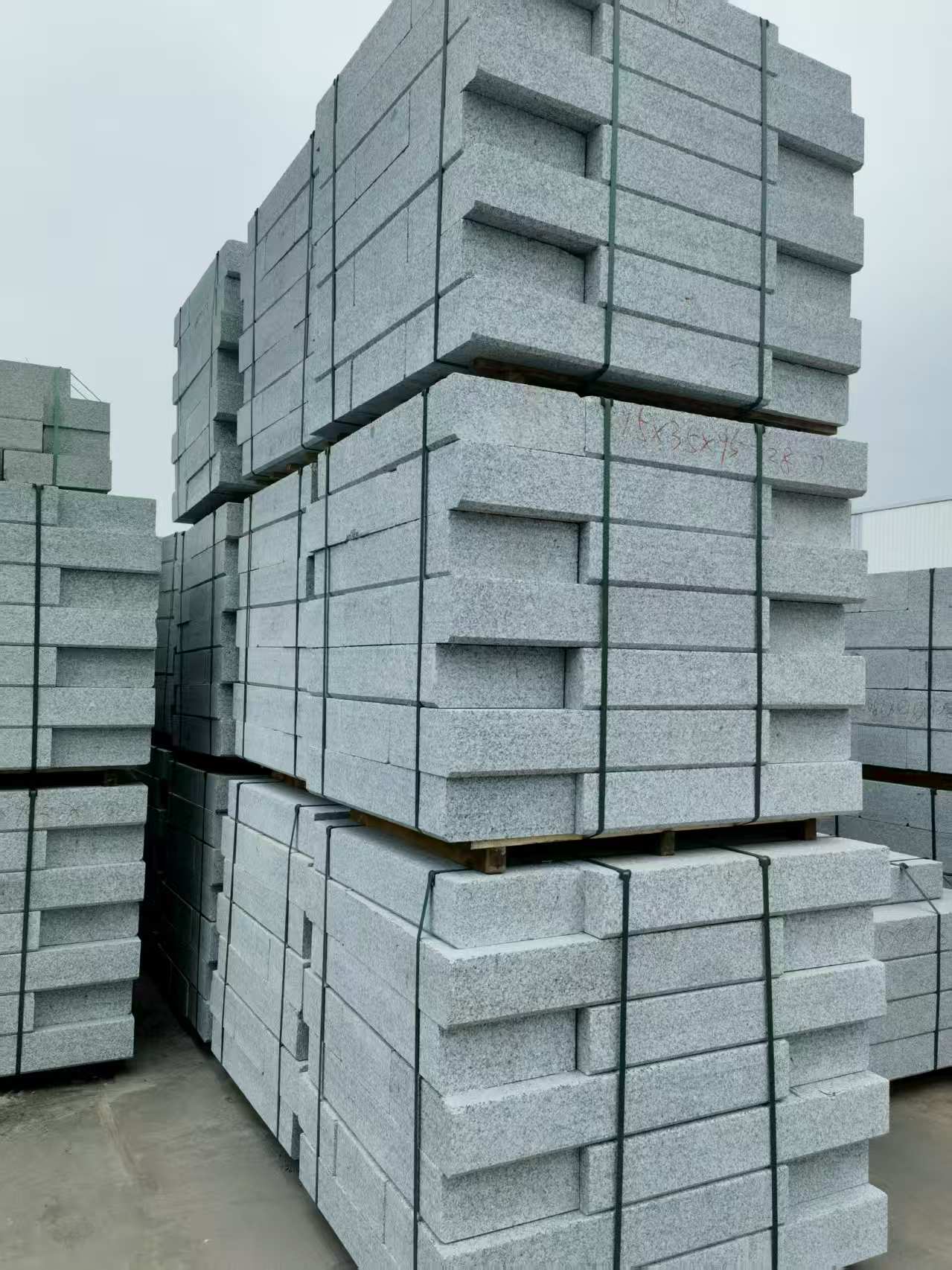 聊城 路沿石，板板正正的路沿石