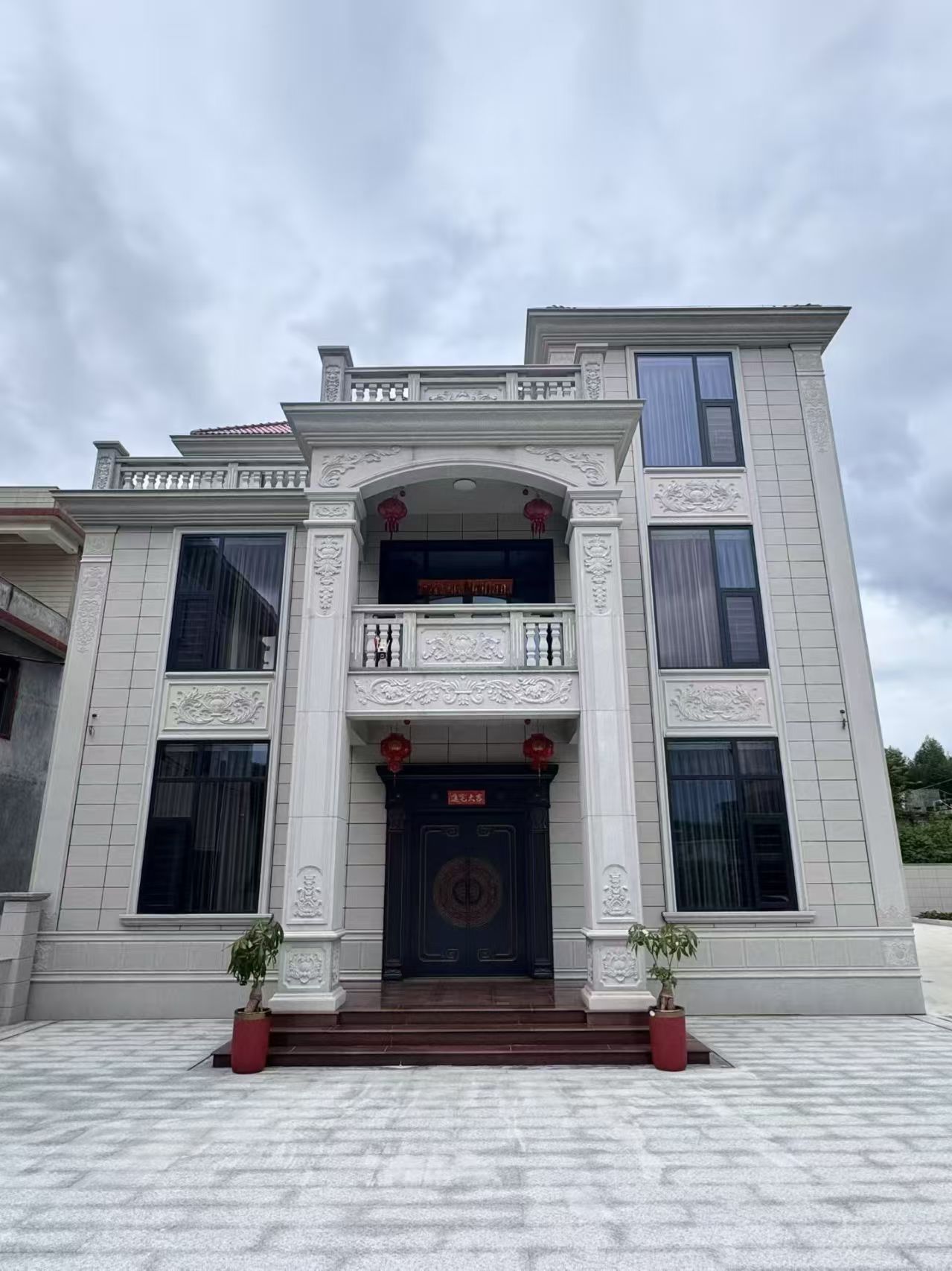 聊城 芝麻白石材别墅干挂案例展示