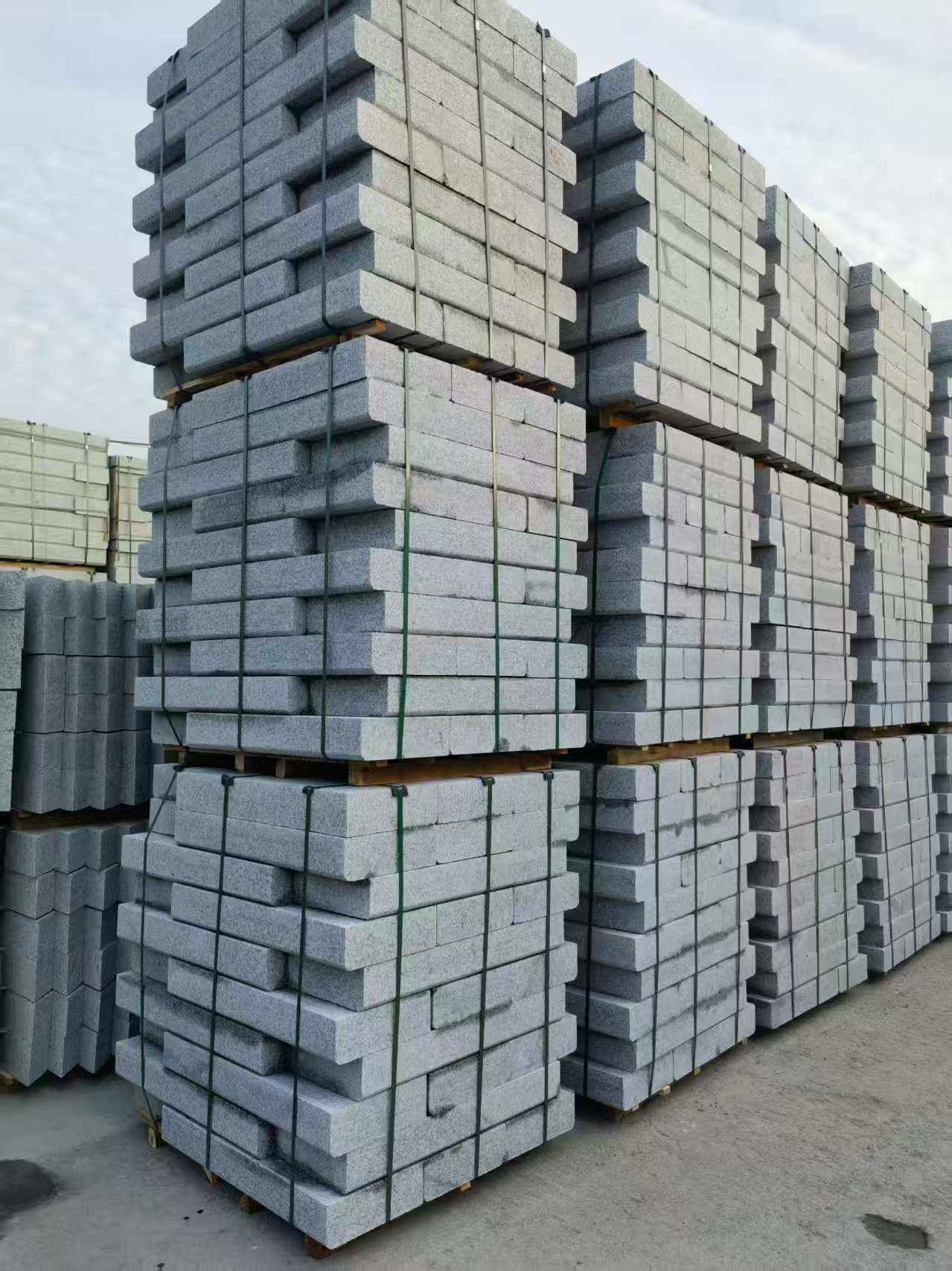 聊城 路沿石（路侧石），颜色一致，尺寸标准