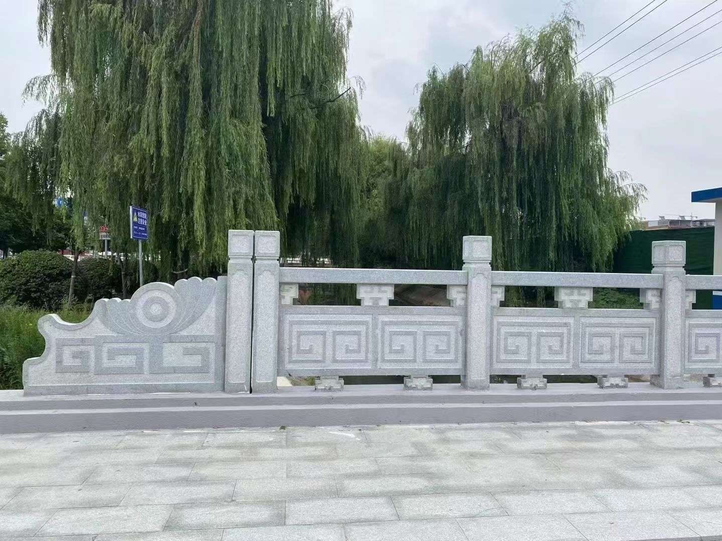 聊城 芝麻灰桥栏杆、河道栏杆安装效果