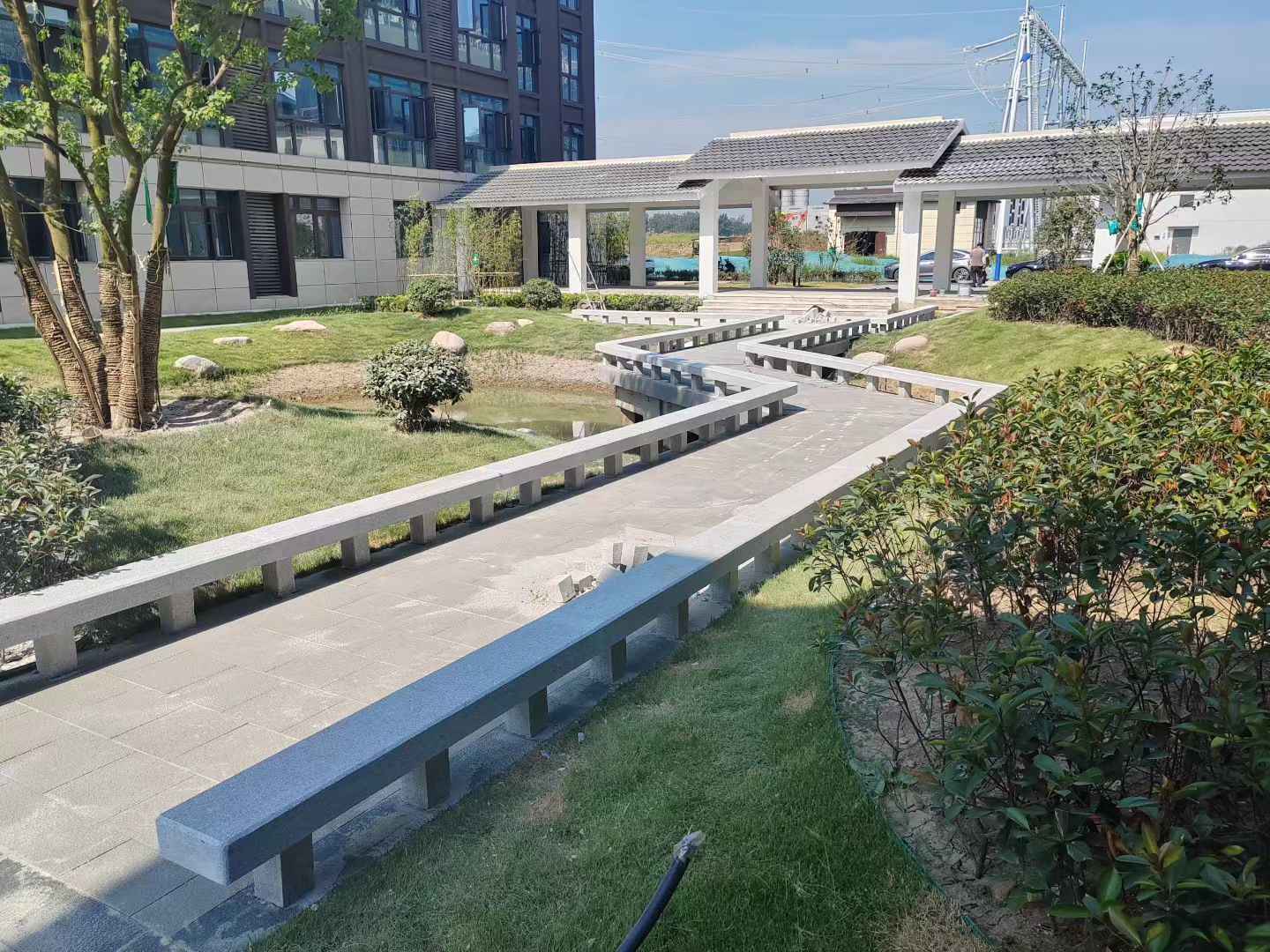 聊城 芝麻灰小区坐凳&栏杆安装效果