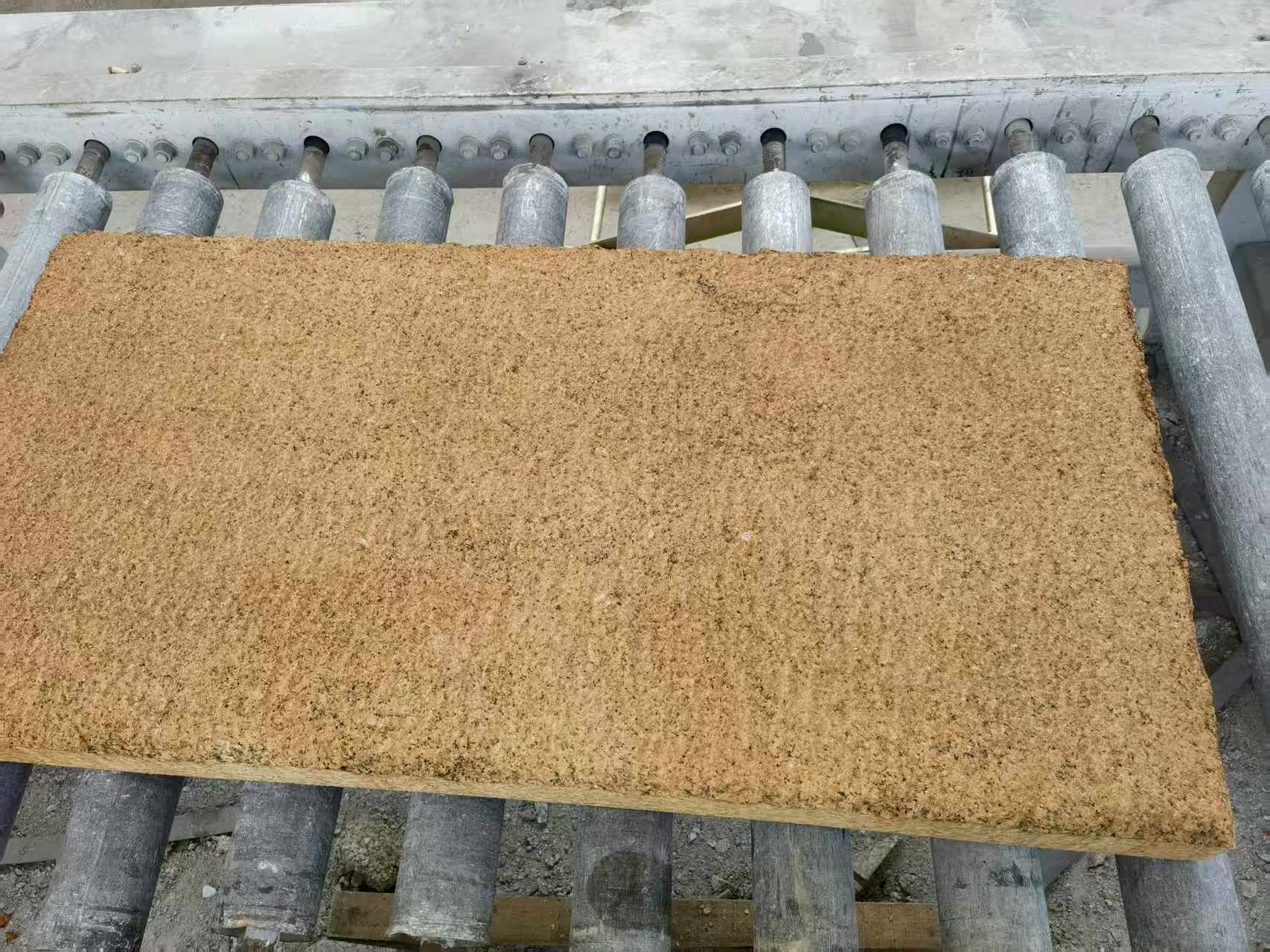 聊城 菠萝面老石板，做旧仿古石，流水线生产加工