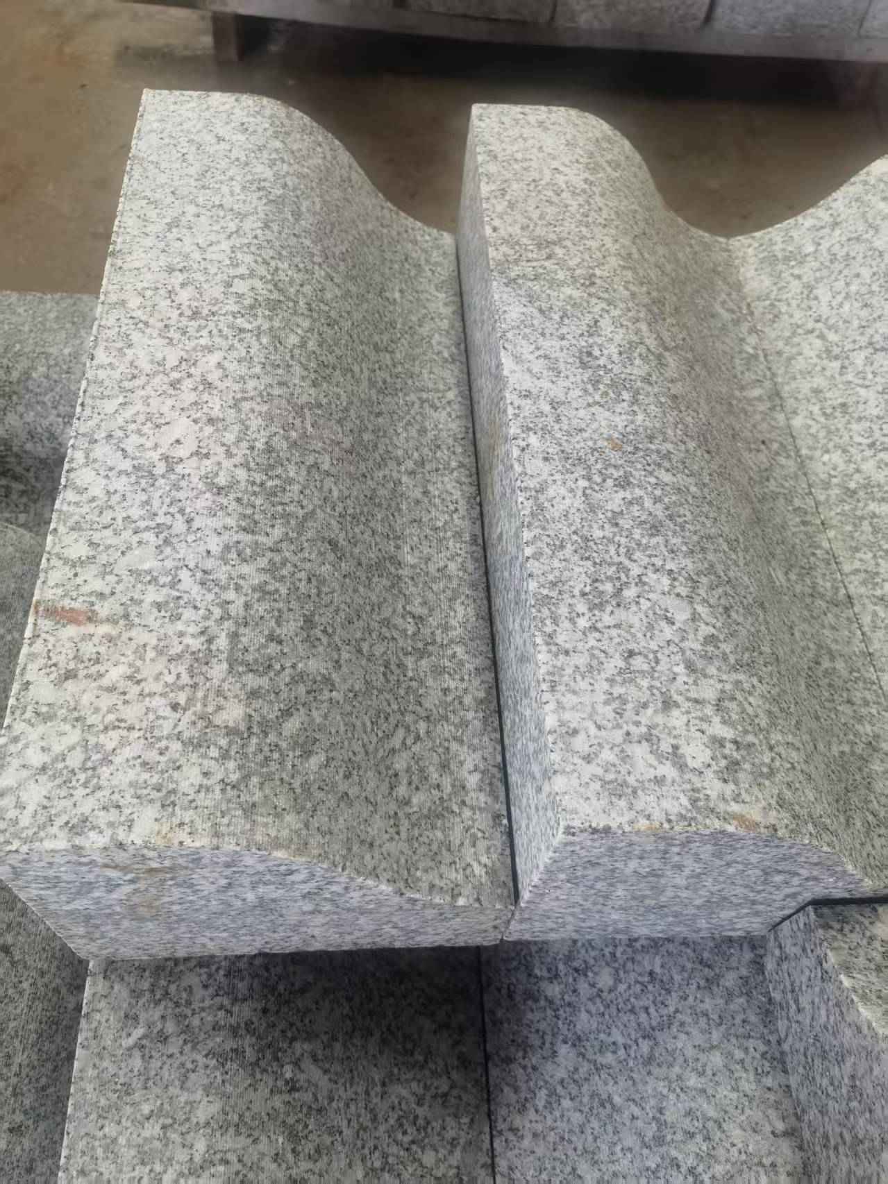 聊城芙蓉白S型拉丝面路沿石
