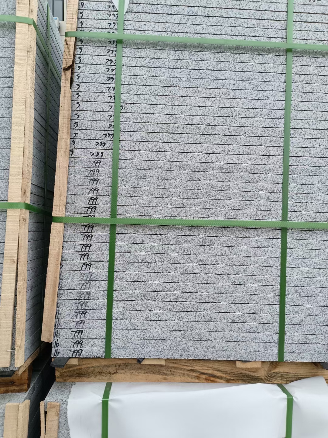 聊城 芝麻白石材地铺做法